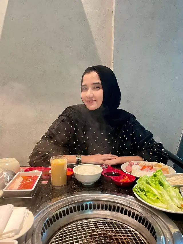 Ingat Tirani Cewek Viral di Friendster dan FB? Ini 6 Potret Terbarunya Mantap Berhijab