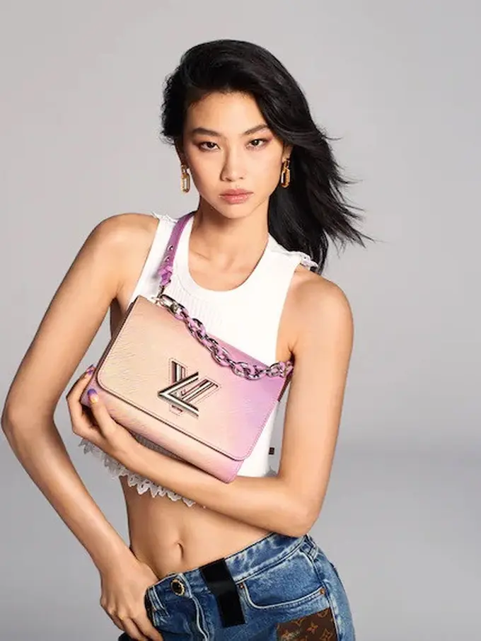 Setelah Suksesan Squid Game, HoYeon Jung Tampil Memukau sebagai Wajah Terbaru Brand Mewah Louis Vuitton untuk Global