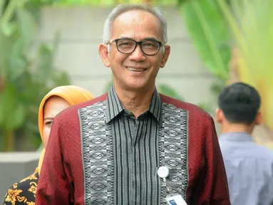 Sekretaris Jenderal Kementerian Perdagangan (Kemendag) Oke Nurwan memenuhi panggilan penyidik KPK di Jakarta, Selasa (5/11/2019). Oke Nurwan dipanggil terkait kasus dugaan suap pengurusan izin impor bawang putih yang menjerat mantan anggota Komisi VI DPR I Nyoman Dhamantra. (merdeka.com/Dwi Narwoko)