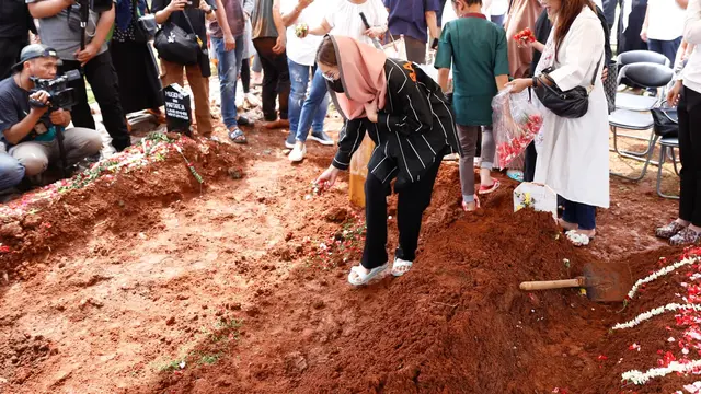 Pemakaman aktor sinetron Iqbal Pakula