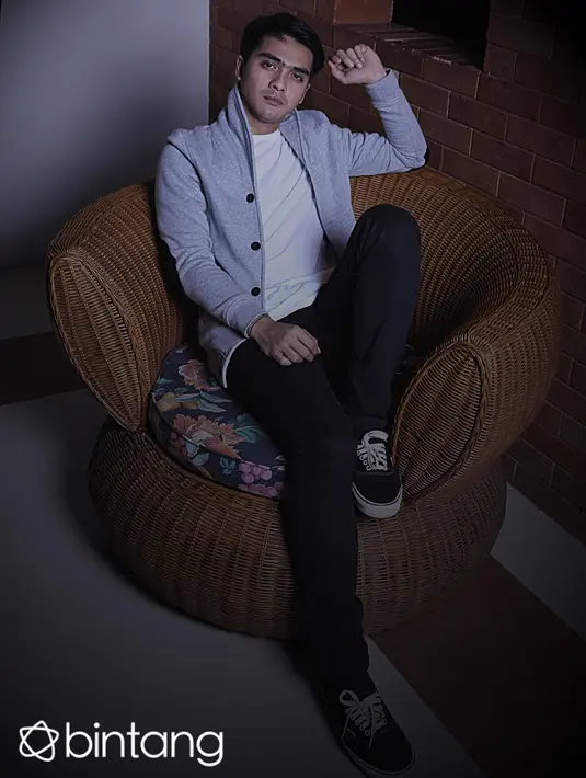 Peraihan Ricky Harun di tahun 2015 tak lepas dari dukungan keluarga dan orang terdekat. Jika biasanya Ricky Harun kerap membintangi sinetron, ia memiliki strategi agar penonton tidak bosan. (Nurwahyunan/Bintang.com)