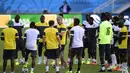 Kesebelasan Kamerun berjanji akan memberikan perlawanan yang hebat terhadap setiap lawannya di setiap pertandingan. Mereka mengingkan Kamerun kembali diperhitungkan, Brasil, Kamis (12/06/2014) (AFP Photo/PIERRE-PHILIPPE MARCOU)