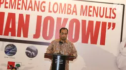 Menteri Perhubungan Budi Karya menyampaikan kata sambutan dalam acara penyerahan hadiah lomba menulis bertajuk 'Pencapaian Jokowi' di Jakarta, Selasa (16/8). Acara tersebut diadakan Seword media dan Seknas Jokowi. (Liputan6.com/Immanuel Antonius)