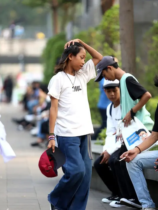 Codet sendiri rupanya sudah eksis bareng geng sang kakak di awal-awal Citayam Fashion Week beberapa bulan yang lalu.  (KapanLagi.com®/Budy Santoso)