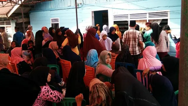 Suasana di rumah duka korban tersetrum listrik di Kelurahan jaya Mukit, Kota Dumai.