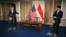 Kemitraan ini memiliki banyak aspek, mulai dari modernisasi militer hingga pendidikan profesional. Tampak dalam foto, Menteri Urusan Perang Amerika Serikat, Pete Hegseth (kiri) bersama Menteri Pertahanan Republik Indonesia, Sjafrie Sjamsoeddin, berbicara dalam konferensi pers di Pentagon, Washington, DC, pada 13 April 2026. (Jim Watson/AFP)