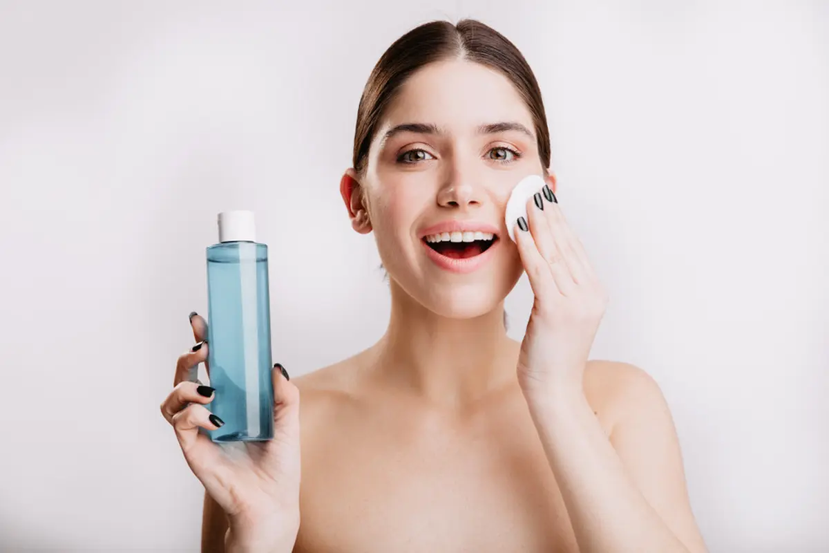 ilustrasi Cara menggunakan produk eksfoliasi agar tidak merusak kulit/Look Studio/shutterstock