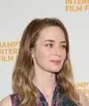 Diskriminasi seks menjadi hal yang cukup sering terjadi di berbagai aspek kehidupan. Salah satu akrtis Hollywood, Emily Blunt, tak mau terlalu banyak bicara soal ini. (AFP/Bintang.com)