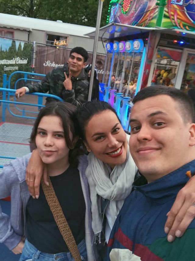 6 Potret Adik Sophia Latjuba yang Jarang Tersorot, Tampan dan Berbadan Kekar