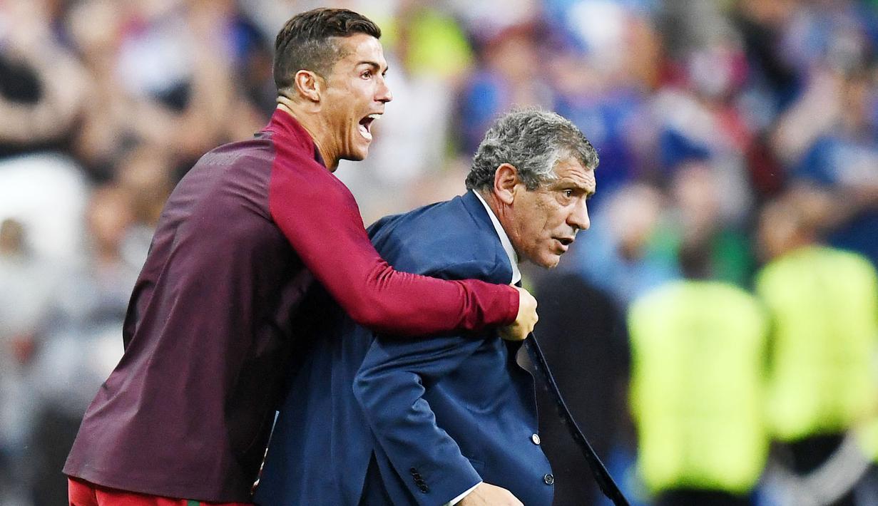 Berkat kepiawaiannya meracik tim, Fernando Santos sukses membawa Portugal mengangkat trofi Piala Eropa pertama dalam sejarah negara tersebut. (Foto:AFP/Franck Fife)