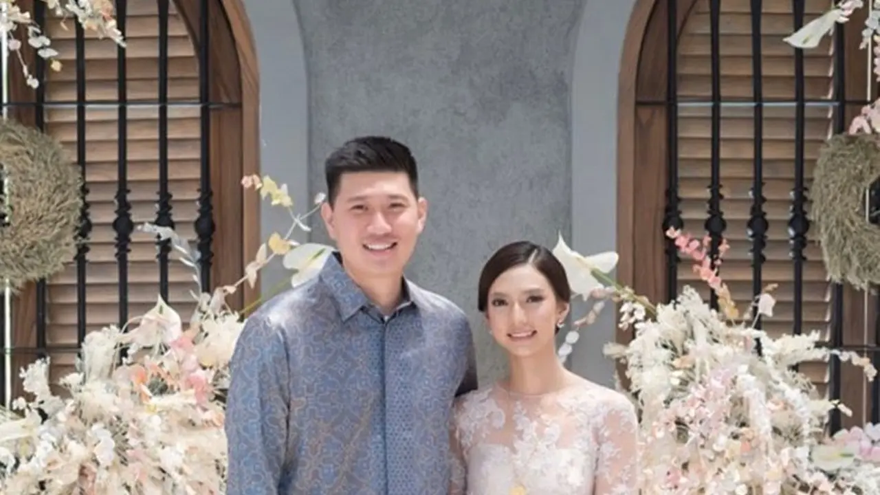 6 Momen Pertunangan Nadia Saphira, Cantik dengan Rambut di Sanggul