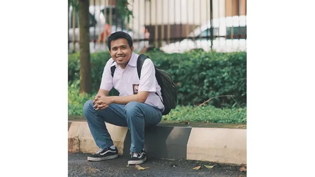 Syuting Yowis Ben Series, Ini 6 Gaya Joshua Suherman saat Kembali Kenakan Seragam SMA
