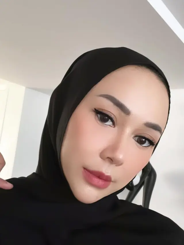Gaya Aura Kasih saat Tampil Berhijab, Ikut Pengajian Bersama Umi Pipik