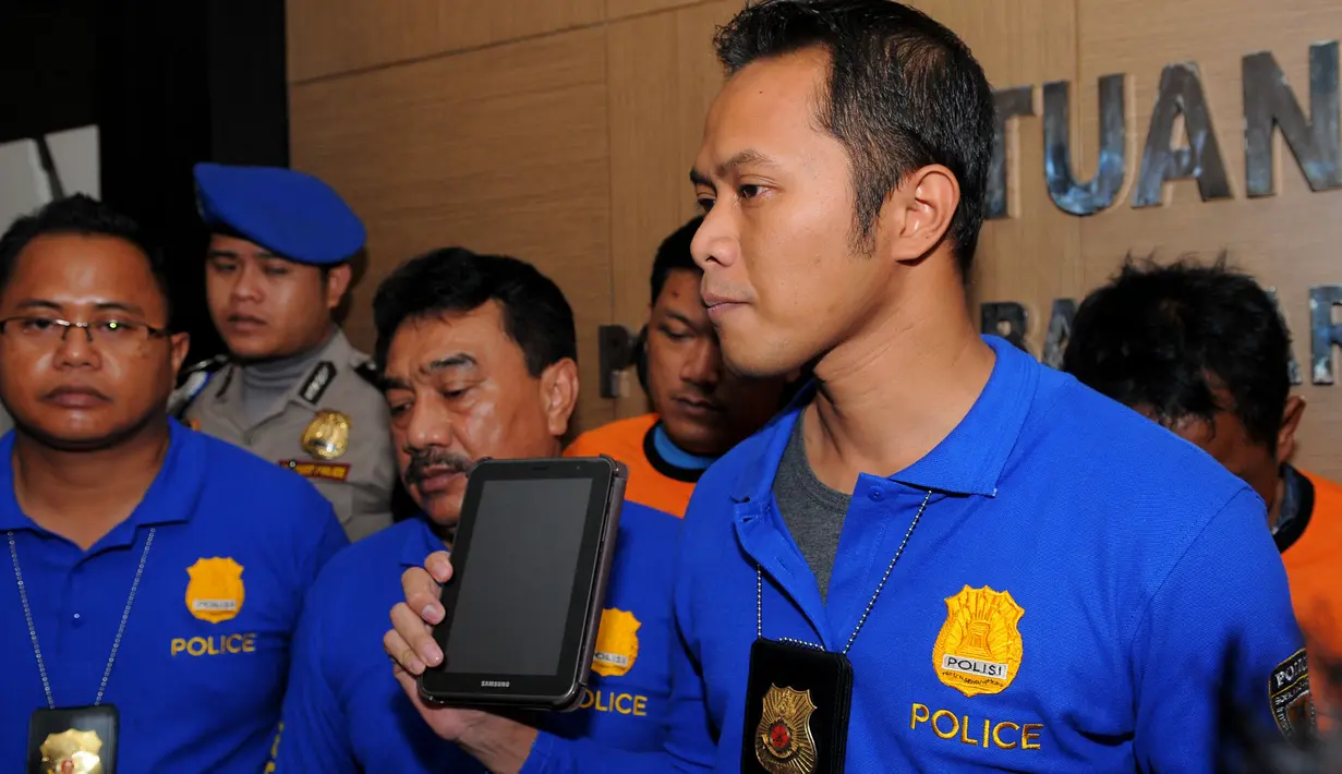 Kasat Reskrim Polres Bandara, Kompol Dhani Aryanda, menerangkan kronologi penangkapan keempat pelaku pembiusan