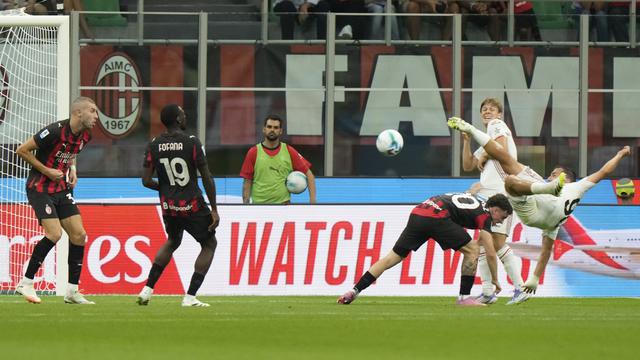 Federico Bonazzoli mencetak gol kedua Cremonese ke gawang AC Milan di San Siro, Minggu (24/08/2025) dini hari WIB. (AP Photo/Luca Bruno)