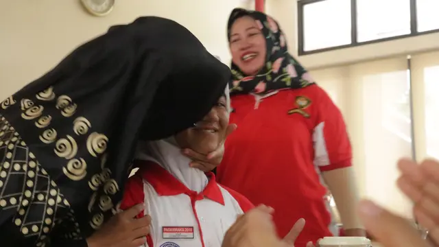 Lily Alvia mendapat kejutan di hari ulang tahunnya oleh Pembina Paskibraka 2018. (Foto: Aditya Eka Prawira)