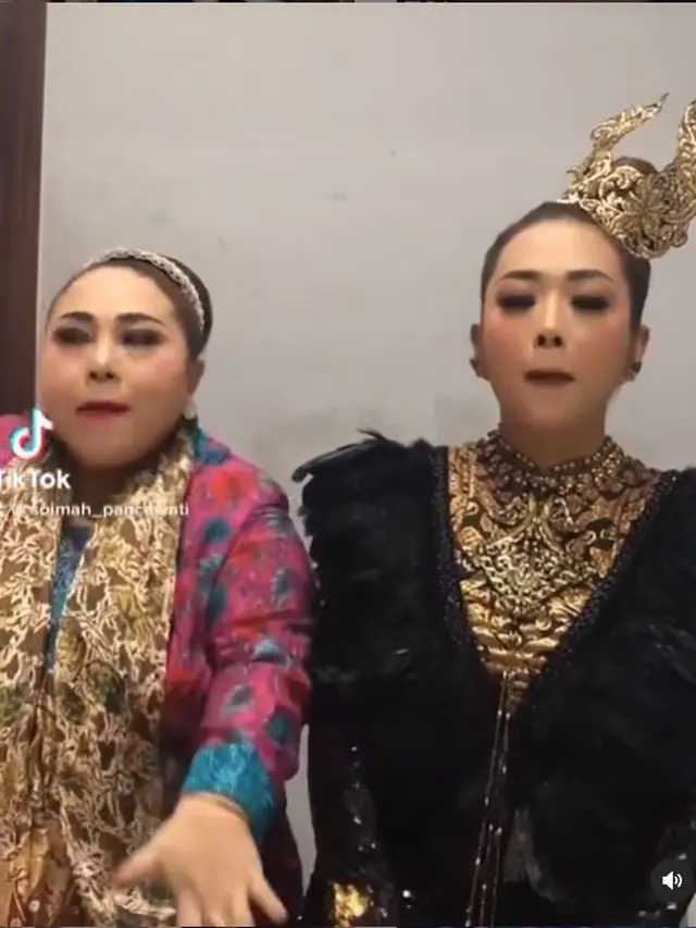 Main TikTok Bareng, Ini 6 Potret Keakraban Soimah dan Nunung di Balik Panggung