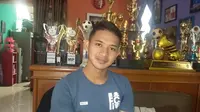 Gelandang muda Persib Bandung, Gian Zola Nasrulloh antusias menyambut hari raya Idul Fitri. (Bola.com/Erwin Snaz)