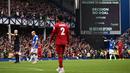 <p>Namun, kebahagiaan itu tak berlangsung lama. Wasit menganulir gol tersebut. Dari pengecekan VAR, gol dianulir akibat offside. Liverpool terselamatkan. (AFP/Oli Scarff)</p>