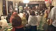 Baik pejabat maupun tetangga masih menggelar tahlilan di rumah duka keluarga Habibie di Jakarta. Selain berdoa, kerabat mempersiapkan penyambutan jenzah Ainun Habibie yang akan tiba Selasa pagi.