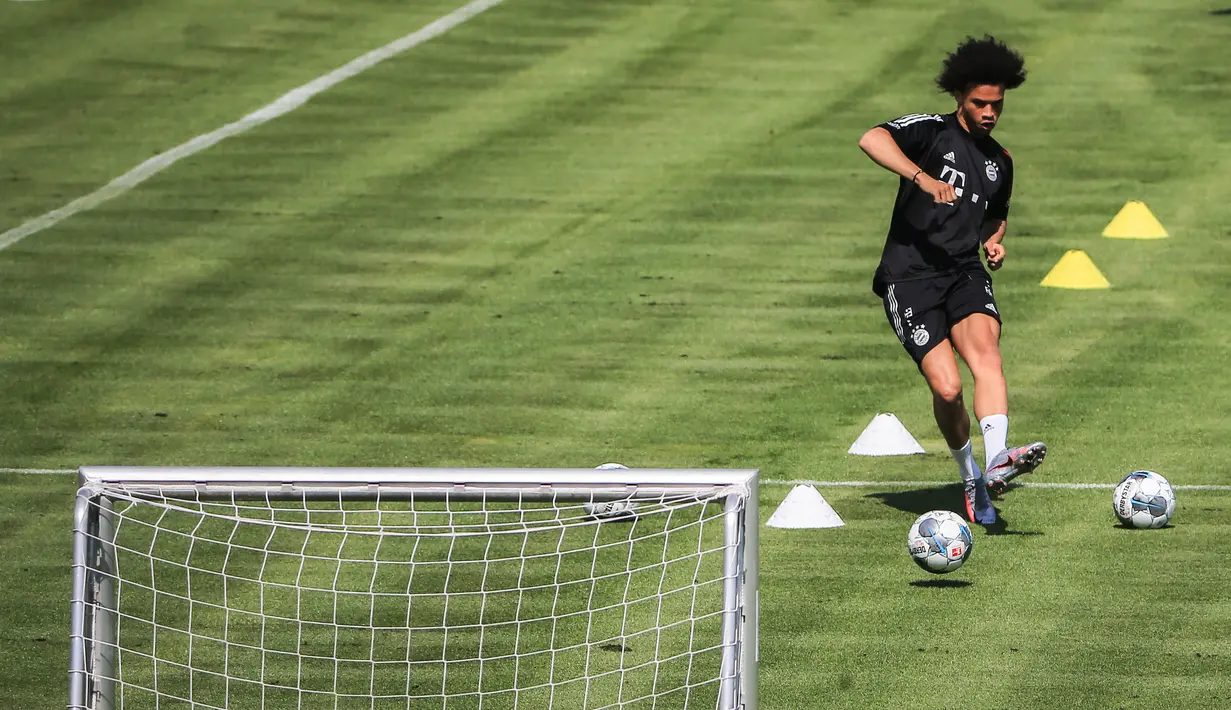 Gelandang baru Bayern Munchen, Leroy Sane saat mengikuti sesi latihan di Munich, Jerman (14/7/2020). Munchen mendatangkan Leroy Sane dari Manchester City dengan kontrak berdurasi lima tahun hingga 2025 mendatang, seperti diumumkan oleh klub Bundesliga tersebut pada 3 Juli. (Xinhua/Philippe Ruiz)