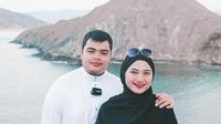 Potret kenangan almarhum Ameer Azzikra bersama sang istri, Nadzira Shafa. (Foto: Instagram @enazirashf_)
