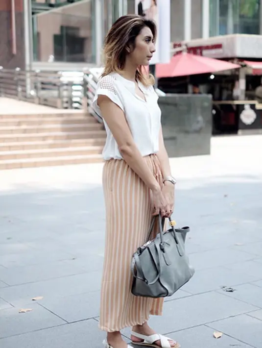 Netizen tidak hanya memuji kecantikan mantan pacar Syamsir Alam tersebut, tapi juga bebeknya. "Cuantik deh bebeknya" tulis abid_hibatullah. (Instagram/tyasmirasih)