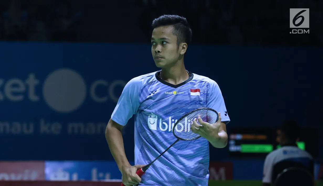 Tunggal putra Indonesia, Anthony Sinisuka Ginting saat melawan pebulu tangkis Belanda, Mark Caljouw pada babak 32 besar Indonesia Open 2018, Istora GBK, Jakarta, Rabu (4/7). Anthony menang 21-9, 21-17. (Liputan6.com/Helmi Fithriansyah)