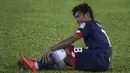 Gelandang Selangor FA, Ilham Udin, mengalami cedera saat melawan Kuala Lumpur FA pada laga Liga Super Malaysia di Stadion Kuala Lumpur, Cheras, Minggu (4/2/2018). Kuala Lumpur FA kalah 0-2 dari Selangor FA. (Bola.com/Vitalis Yogi Trisna)