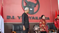 Ketua Umum PDI Perjuangan (PDIP) Megawati Soekarnoputri memberikan arahan kepada para pengurus DPD PDIP Daerah Istimewa Yogyakarta, Selasa (22/8/2023) (Liputan6.com/Lizsa Egaham)
