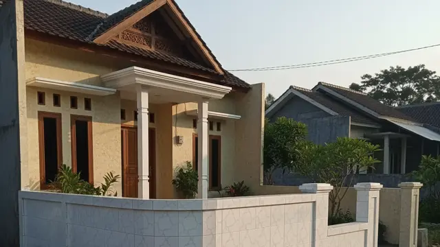Model Pagar Tembok Rendah Anti Ular Sawah di Rumah Pedesaan