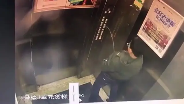 Bocah usil pipis di lift langsung dapat karma