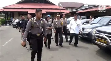 Seorang polisi berpangkat AKBP ditangkap di Bandara Soekarno Hatta karena membawa sabu. Pelaku mengaku akan membawanya untuk uji laboratoriun, namun ternyata ia tidak dalam tugas.