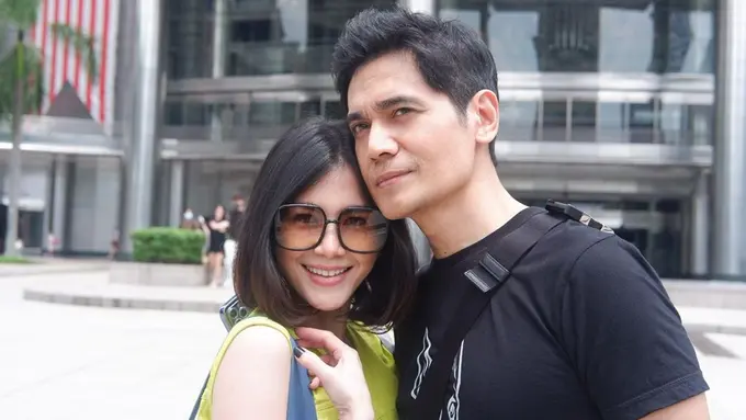 Momen Manis Tyo Nugros dan Kekasih, Terpaut Usia 23 Tahun