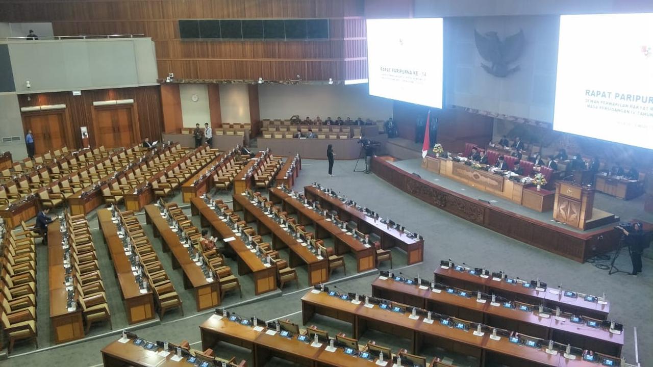 Rapat Paripurna DPR ke-14 Masa Persidangan IV Tahun 2018-2019, hanya sedikit dihadiri anggota dewan. (Merdeka.com)