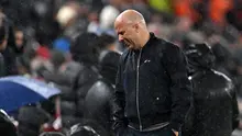 Pelatih asal Belanda Liverpool, Arne Slot, bereaksi setelah timnya kebobolan gol pertama dalam pertandingan leg kedua perempat final Liga Champions 2025/2026 antara Liverpool dan Paris Saint-Germain di Anfield, Liverpool, Inggris barat laut, pada 14 April 2026. (Paul ELLIS / AFP)