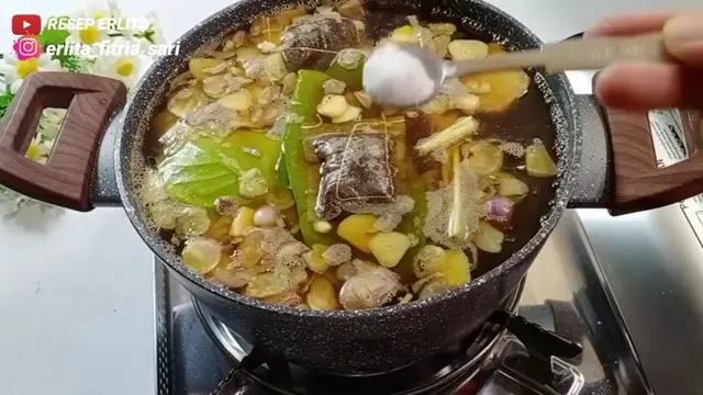 Cara Masak Telur Bacem Lezat dan dengan Warna Coklat