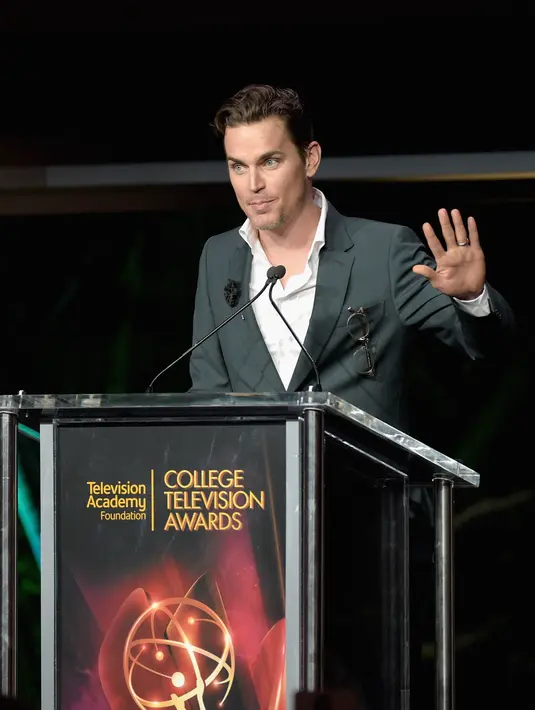 Matt Bomer menikahi Simon Halls pada tahun 2011 silam. Dirinya sudah dikaruniai 3 anak melalui transplantasi sel telur. (AFP/Bintang.com)