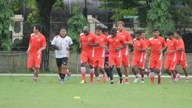 Greg Nwokolo dan Emmanuel Kenmogne