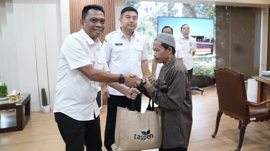 TASPEN Bagikan Ribuan Paket Sembako bagi ASN Berpenghasilan Rendah di Berbagai Daerah