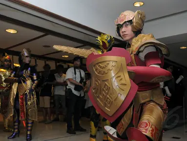 Salah satu pecinta cosplay beraksi di Balaikota DKI Jakarta, (10/10). (Liputan6.com/Herman Zakharia)