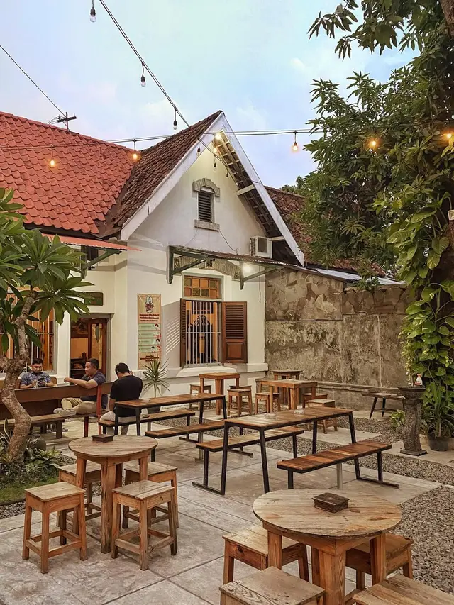 Grandfather Coffee Shop