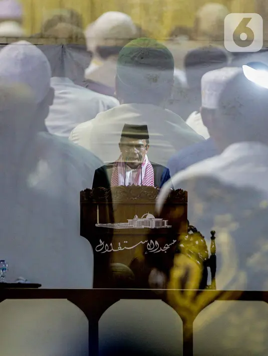 Menteri Agama Fachrul Razi saat memberikan ceramah dalam salat Jumat di Masjid Istiqlal, Jakarta, Jumat (1/11/2019). Menag Fachrul Razi memberikan ceramah dengan tema persatuan 'Merajut Persatuan dan Kesatuan'. (Liputan6.com/ Faizal Fanani)