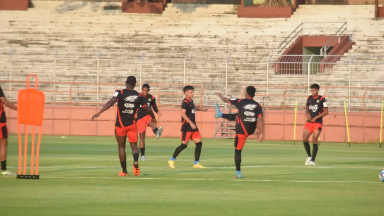 Timnas Piala Dunia U-17 Panama saat berlatih di Surabaya. (Dian Kurniawan/Liputan6.com)