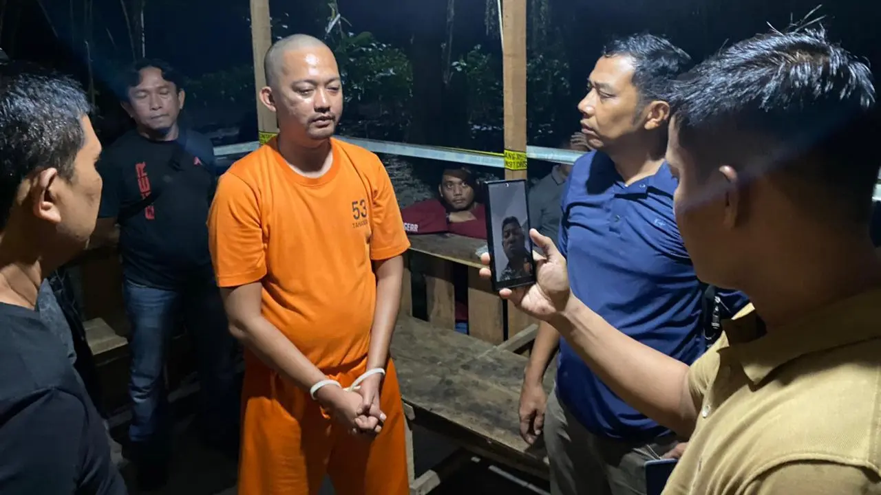 Tersangka penampung penambangan emas tanpa izin dan pemurni emas di Kabupaten Kuansing.