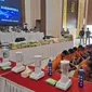 Penampakan 49 tersangka dan barang bukti narkotika jaringan internasional berhasil diungkap Polda Lampung. Foto : (Liputan6.com/Ardi).
