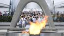 Warga Jepang menggelar doa bersama untuk memperingati 72 tahun tragedi bom Hiroshima di Peace Memorial Park di Hiroshima, Jepang (6/8). Jepang memperingati 72 tahun bom atom Hiroshima yang mengakhiri Perang Dunia Kedua. (Ryosuke Ozawa/Kyodo News via AP)