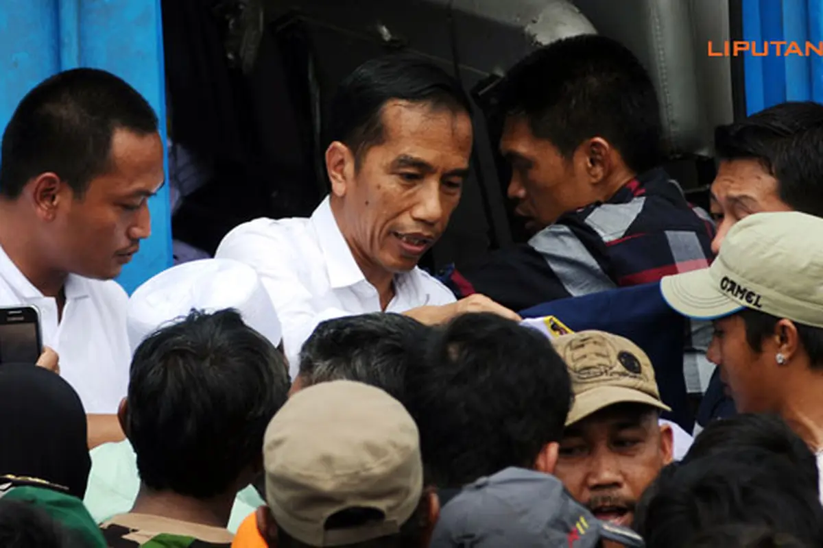 jokowi-membagikan130202c.jpg