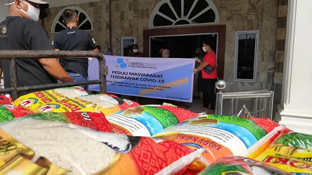 Beras 4,5 Ton yang dibagikan kepada masyarakat terdampak covid-19 di perbatasan Kampar dengan Kota Pekanbaru.