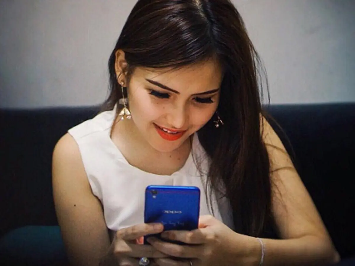 Disebut Berhubungan dengan Raffi Ahmad, Ayu Ting Ting Di-bully - ShowBiz  Liputan6.com